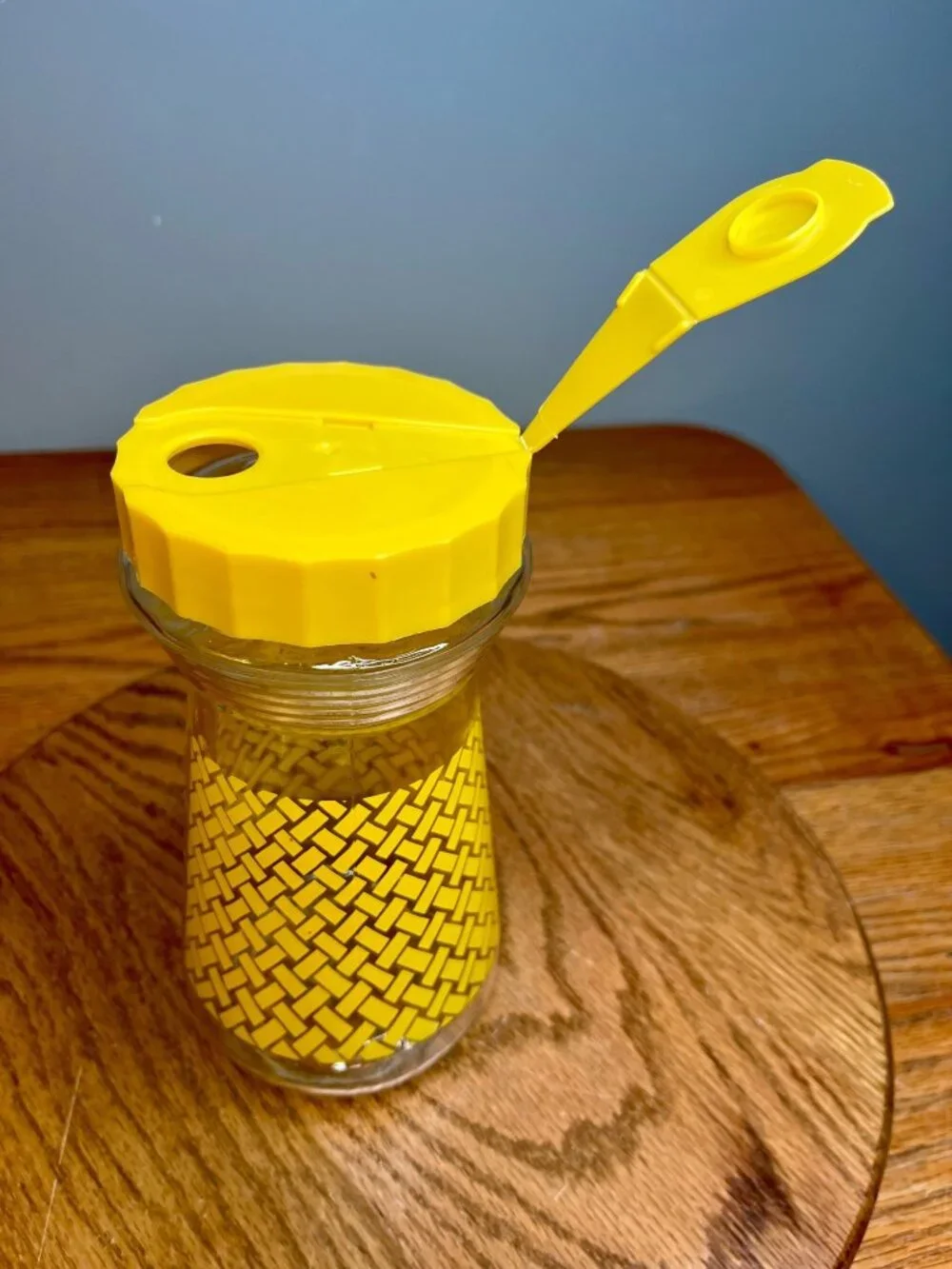 Vintage Folger's glass carafe with lid. Bright yellow basket weave design. Measu